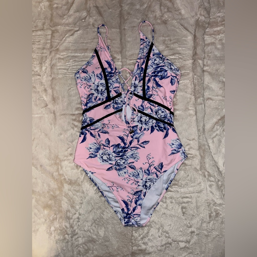Beautiful, pink and purple cupshe one piece swim